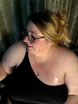 Snapshot of Iceprincess2bad4u chatting on June 16, 6:21 pm Iceprincess2bad4u online show from June 16, 6:21 pm