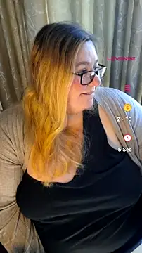 Snapshot of Iceprincess2bad4u chatting on July 4, 6:41 am Iceprincess2bad4u online show from July 4, 6:41 am