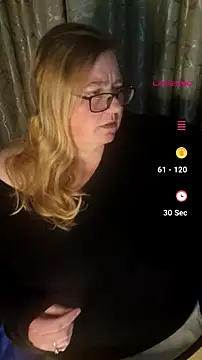 Snapshot of Iceprincess2bad4u chatting on July 4, 6:47 pm Iceprincess2bad4u online show from July 4, 6:47 pm