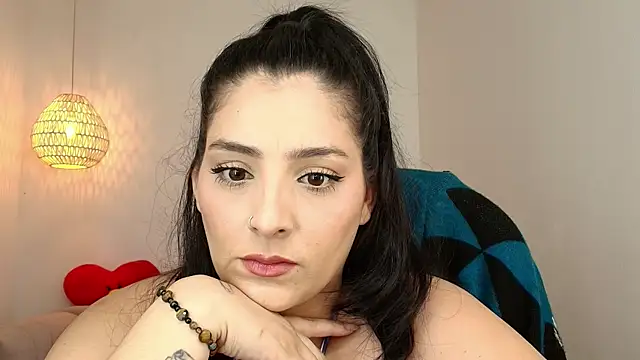 Snapshot of YummyAnna_ chatting on November 14, 5:11 pm YummyAnna online show from November 14, 5:11 pm