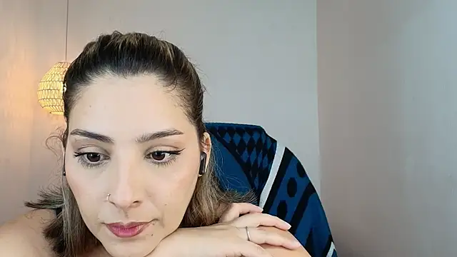 Snapshot of YummyAnna_ chatting on July 1, 8:08 pm YummyAnna online show from July 1, 8:08 pm