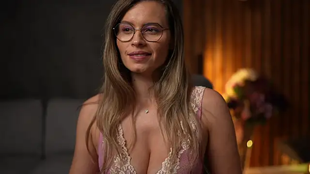 BrandyWhite online show from December 5, 10:01 am