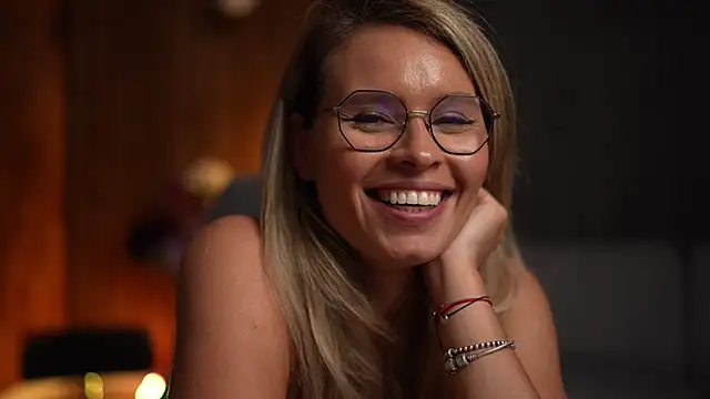 BrandyWhite online show from January 25, 7:17 am