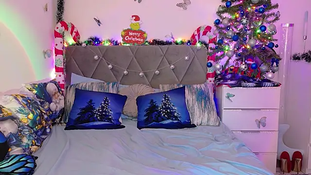 Snapshot of LexY- chatting on December 22, 9:23 pm LexY- online show from December 22, 9:23 pm