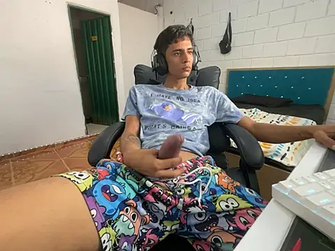 Snapshot of Max_TheHorseDick chatting on March 10, 8:56 pm Max TheHorseDick online show from March 10, 8:56 pm