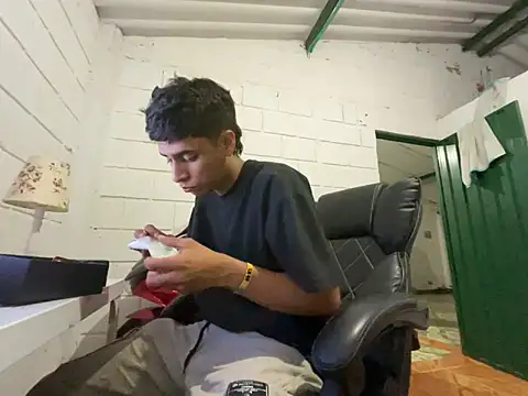 Max TheHorseDick online show from November 24, 1:38 am