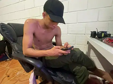 Max TheHorseDick online show from February 12, 4:18 am