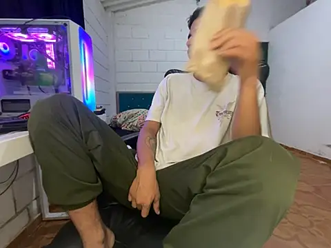 Max TheHorseDick online show from March 27, 7:36 am