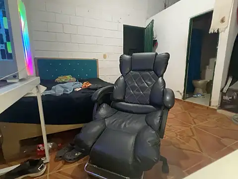 Max TheHorseDick online show from April 9, 4:45 am