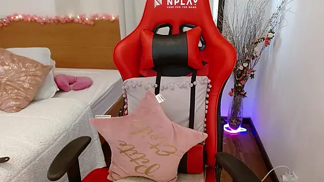 lucy luu  online show from December 2, 3:14 pm