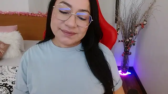 lucy luu  online show from January 4, 5:26 pm