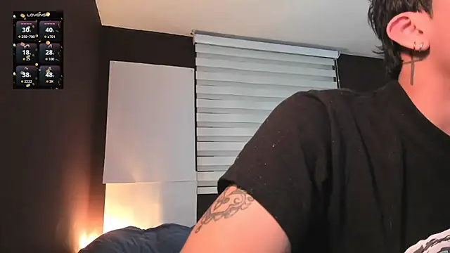 Snapshot of tom_Howard chatting on April 13, 12:49 am tom Howard online show from April 13, 12:49 am