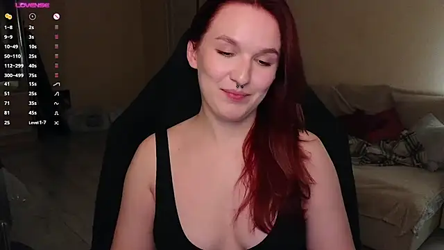 Snapshot of Val_lava chatting on October 14, 7:47 pm Val lava online show from October 14, 7:47 pm