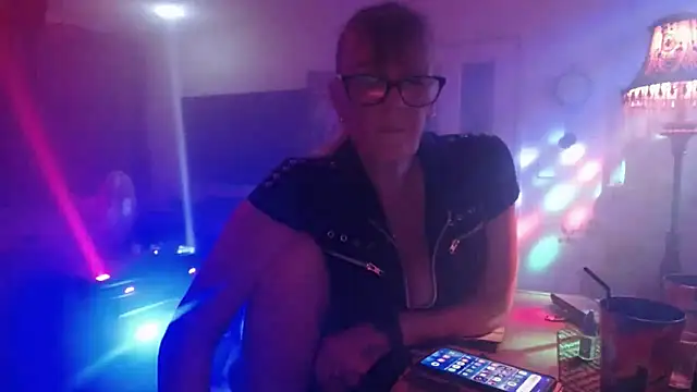 COUPLE4VOYEUR01 online show from September 20, 7:04 pm