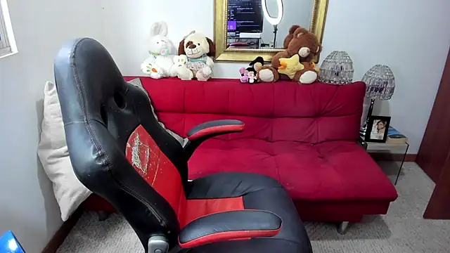 NicolettColin online show from December 9, 8:01 pm