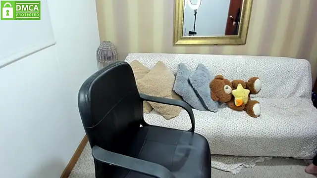 NicolettColin online show from October 8, 8:39 pm