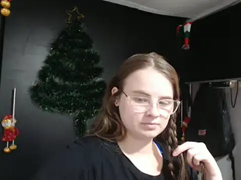 Snapshot of HellenMiyer1111 chatting on December 21, 7:16 pm HellenMiyer1111 online show from December 21, 7:16 pm