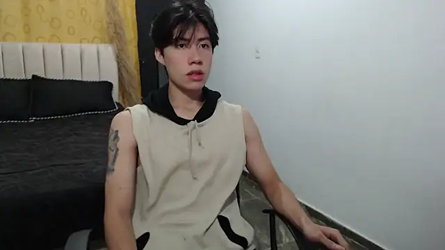 Snapshot of Elio-cam chatting on December 11, 8:47 am Elio-cam online show from December 11, 8:47 am