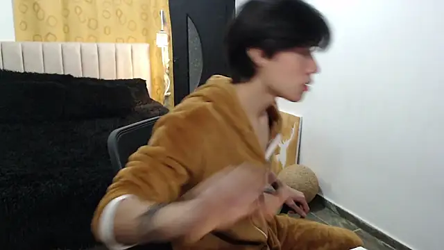 Snapshot of Elio-cam chatting on February 25, 9:20 am Elio-cam online show from February 25, 9:20 am