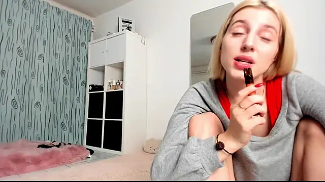 KenzieDawton online show from December 20, 4:42 am