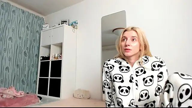 KenzieDawton online show from January 10, 5:15 am