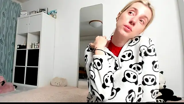 KenzieDawton online show from February 24, 6:16 am