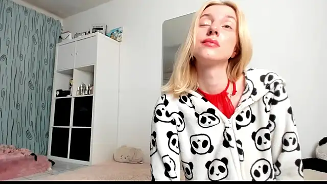 KenzieDawton online show from March 21, 4:49 am