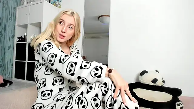 KenzieDawton online show from November 5, 4:34 am