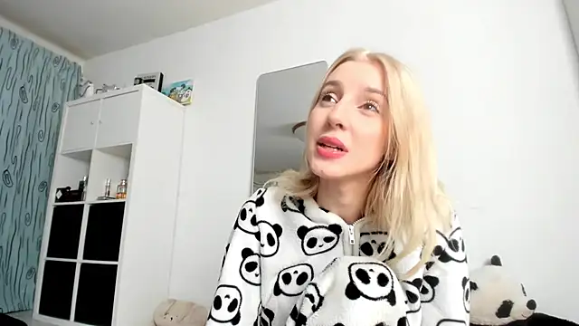 KenzieDawton online show from November 22, 4:33 am