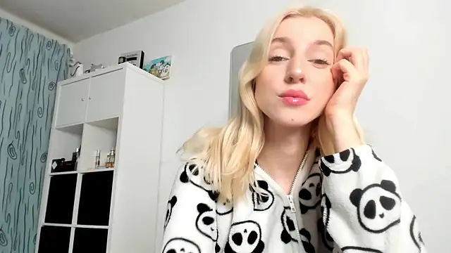 KenzieDawton online show from November 27, 4:47 am