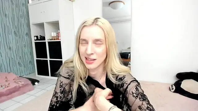 KenzieDawton online show from July 25, 11:52 am