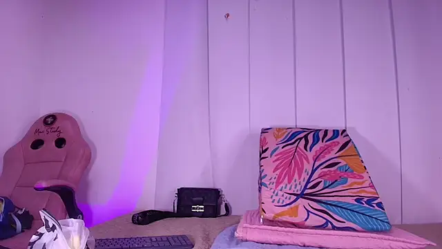 Snapshot of raven_lilith_ chatting on October 17, 3:10 am raven lilith online show from October 17, 3:10 am