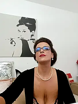 Snapshot of RebeccaNoble chatting on October 6, 10:12 am RebeccaNoble online show from October 6, 10:12 am