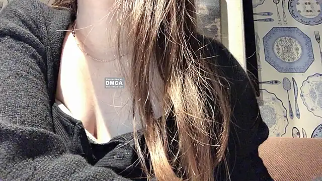 Snapshot of Tw_Zoella chatting on December 3, 9:11 am Tw Zoella online show from December 3, 9:11 am