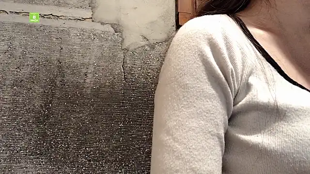 Snapshot of Tw_Zoella chatting on January 8, 5:37 am Tw Zoella online show from January 8, 5:37 am