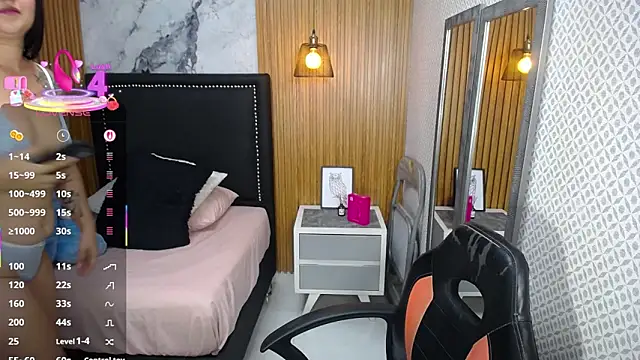 Snapshot of BIANCAROY1 chatting on October 24, 7:10 pm BIANCAROY1 online show from October 24, 7:10 pm