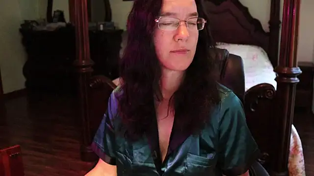 Snapshot of thornburyrose chatting on June 17, 10:50 am thornburyrose online show from June 17, 10:50 am