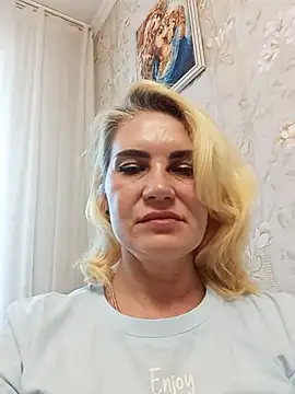 Snapshot of JennyOMay chatting on June 6, 3:55 am JennyOMay online show from June 6, 3:55 am
