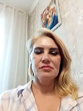 Snapshot of JennyOMay chatting on June 18, 3:18 am JennyOMay online show from June 18, 3:18 am