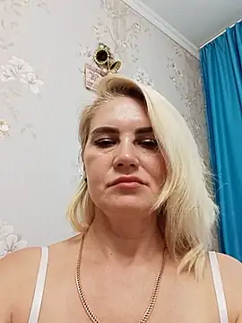 Snapshot of JennyOMay chatting on July 11, 4:04 am JennyOMay online show from July 11, 4:04 am