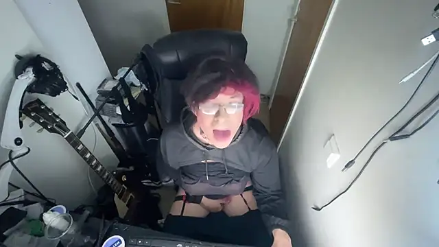 Snapshot of ecd011 chatting on March 16, 4:20 am ecd011 online show from March 16, 4:20 am