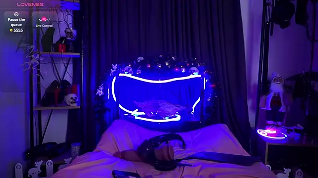 CyberXGoddess online show from December 27, 2:47 am