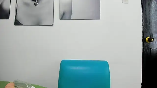 Snapshot of izzy_cum chatting on December 14, 5:25 pm izzy cum online show from December 14, 5:25 pm