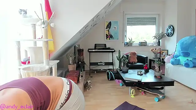 Snapshot of tinny_williams chatting on October 13, 7:30 am tinny williams online show from October 13, 7:30 am