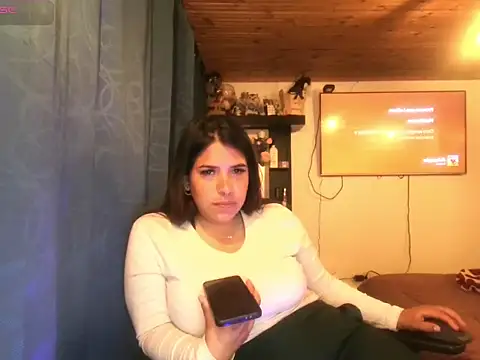 Snapshot of kaaq2 chatting on February 14, 12:18 am kaaq2 online show from February 14, 12:18 am