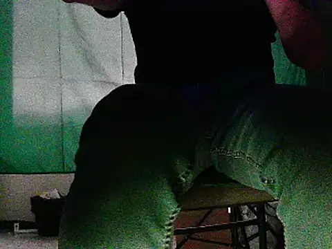 Snapshot of milkbull chatting on February 4, 11:31 pm milkbull online show from February 4, 11:31 pm