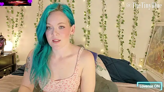 thetinyblue online show from November 18, 6:23 pm