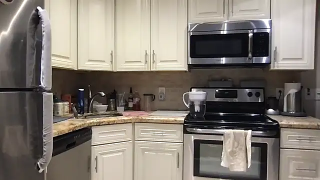 Snapshot of BigGuyMuscle chatting on December 22, 8:06 pm BigGuyMuscle online show from December 22, 8:06 pm