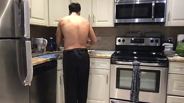 Snapshot of BigGuyMuscle chatting on January 9, 7:37 pm BigGuyMuscle online show from January 9, 7:37 pm