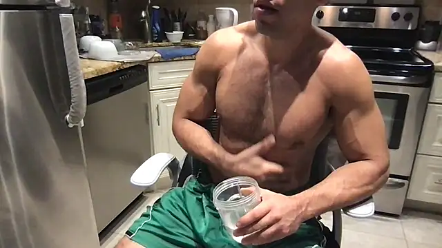 Snapshot of BigGuyMuscle chatting on January 13, 7:35 am BigGuyMuscle online show from January 13, 7:35 am